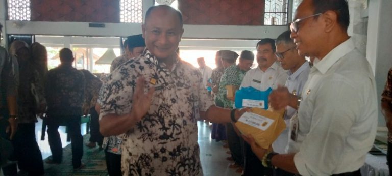 Pemkab Pati Salurkan Bantuan bagi Guru Agama