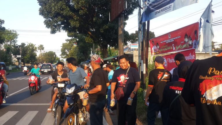 Naikkan Elektabilitas Gubernur Jateng, Tiga Organ Relawan Ganjar Bagikan Ratusan Takjil di Kudus