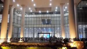 Foto: Tampak penampakan Gedung Crsytal Building yang dimiliki oleh Universitas Muhammadiyah Kudus di malam hari