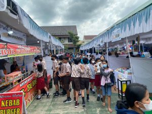 Foto: tampak antusiasme siswa-siswi SMP Masehi Kudus dalam gelar karya kurikulum merdeka