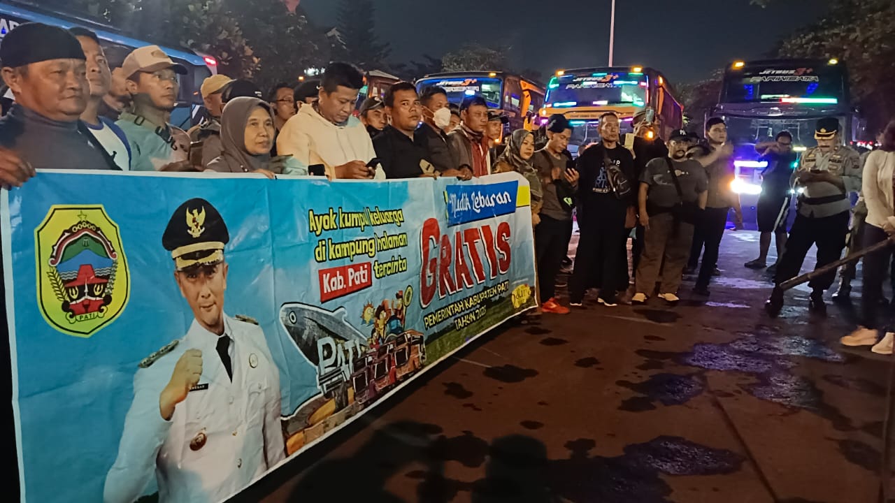 Ratusan pemudik yang ikut program mudik gratis tiba di Pendopo Setda Pati, Senin (17/4/2023) malam (humas Pati/Samin News)