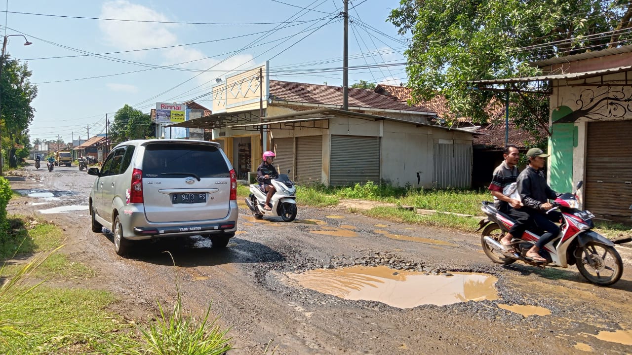 Jalan Dukuhseti Tayu sebelum lebaran saat rusak