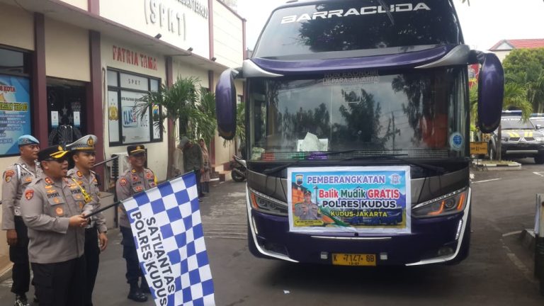 Hemat Biaya, Warga ini Bersyukur Dapat Mengikuti Program Mudik Gratis Dari Polres Kudus