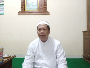 Foto: KH Zainuddin Rusydan selaku Ketua DPC PPP Kabupaten Kudus saat ditemui di kediamannya Selasa (2/5/2023).