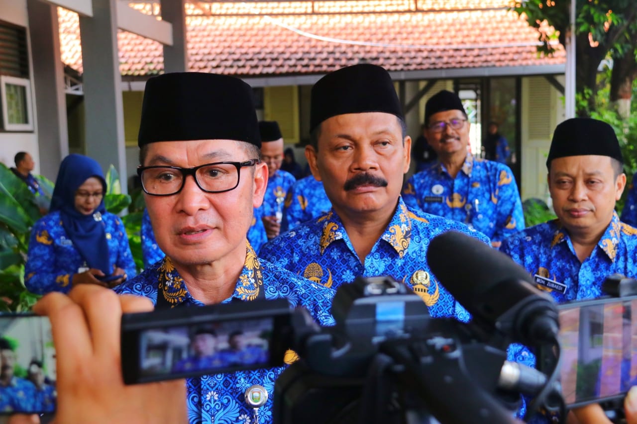 Foto: Bupati Kudus Hartopo saat menghadiri upacara Hari Pendidikan Nasional di SMP 3 Kudus