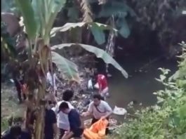Tangkapan layar saat penemuan bayi di Kaliampo