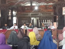 Foto: tampak peserta UMKM Kudus saat mengikuti workshop jaminan produk halal