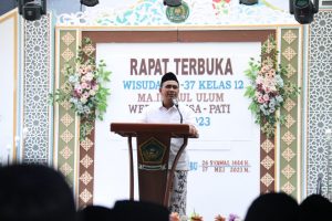 Wakil Gubernur Jawa Tengah Taj Yasin Maimoen saat menghadiri Wisuda ke-37 di MA Ihyaul Ulum Wedarijaksa