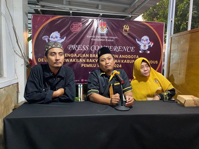 Foto: Konferensi pers Partai Ummat saat di KPU Kudus beberapa waktu yang lalu Foto: Konferensi pers Partai Ummat saat di KPU Kudus beberapa waktu yang lalu