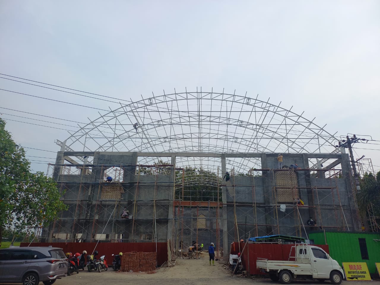 Penampakan pembangunan konstruksi gedung senam di Plangitan Pati