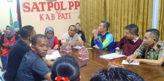 Rapat koordinasi sejumlah stakeholder terkait mengenai penanam pohon pisang di halaman SD 02 Dukuhseti di Kantor Satpol PP Jumat (19/5/2023)