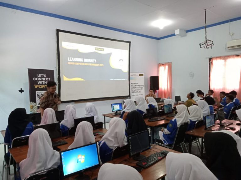 SMK Muhammadiyah Jekulo Kudus Gelar Pelatihan Clod Computing