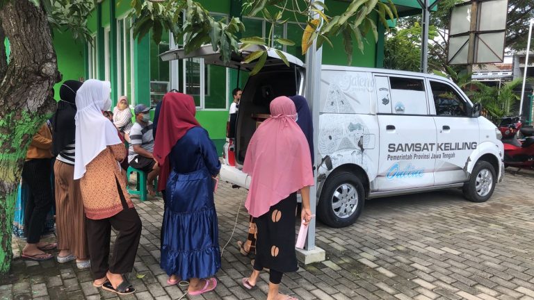 Samsat Kudus Jemput Bola dalam Melayani Masyarakat