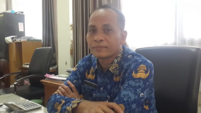 Foto: Kasi Pajak Kendaraan Bermotor (PKB) UPPD Samsat Kudus Sukatmo saat ditemui di sela kesibukannya Foto: Kasi Pajak Kendaraan Bermotor (PKB) UPPD Samsat Kudus Sukatmo saat ditemui di sela kesibukannya