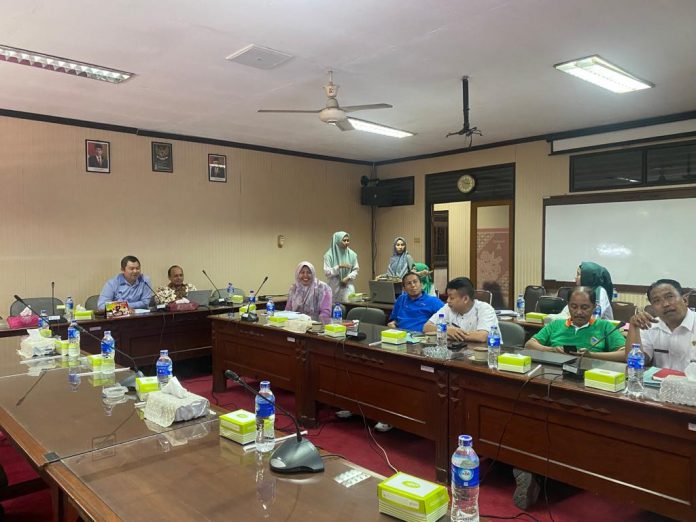 Foto: Rapat Panitia Khusus (Pansus) 1 DPRD Kabupaten Kudus di ruang rapat Komisi A