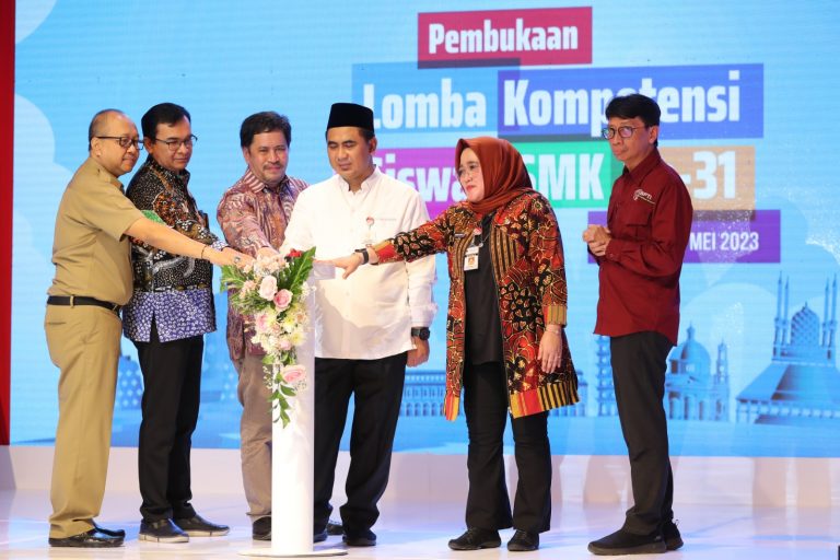 Karya Pemenang LKS Wajib Dikenalkan di Dunia Industri