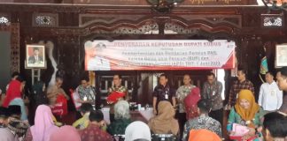 Foto: Penyerahan SK pensiun di Pendopo Kabupaten Kudus