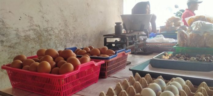 Harga telur di pasar Puri Baru merangkak naik