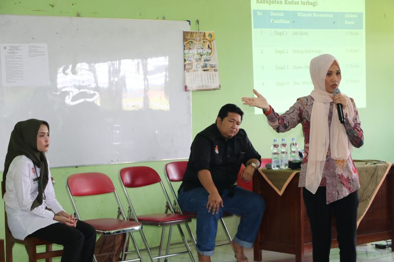 Hadapi 2024, KPU Kudus Gelar Sosialisasi Tentang Pemilu di SMK NU Miftahul Falah