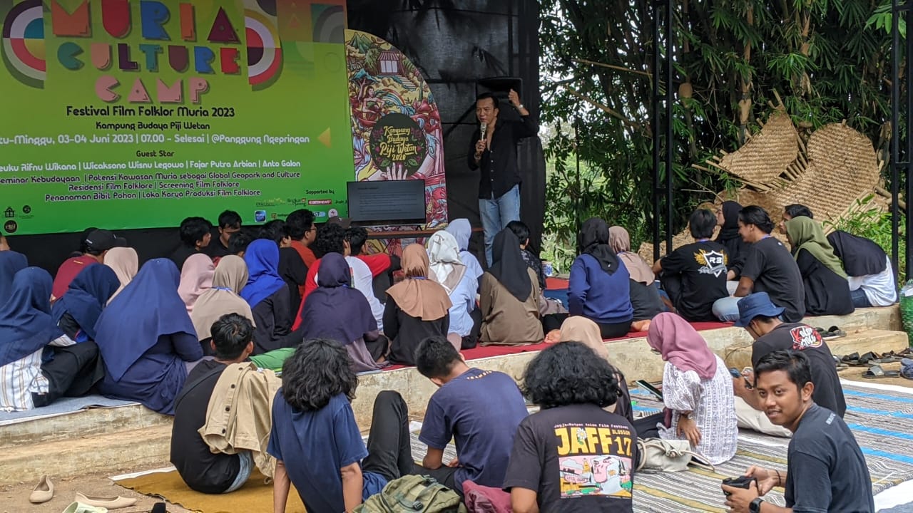 Foto: Sineas muda melakukan kegiatan kemah budaya (istimewa)