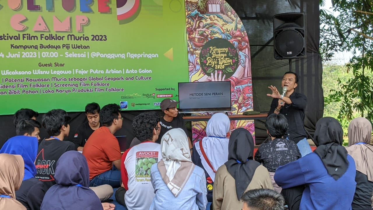 Foto: Teuku Rifnu Wikana saat mengisi materi Seni Peran Muria Culture Camp 2023 di Kudus