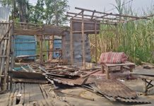 Sisa material bangunan warung di Margorejo usai dibongkar