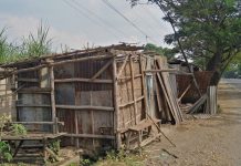 Terlihat warung masih berdiri di pinggir jalan raya Pati-Kudus yang diduga sebagai tempat prostitusi