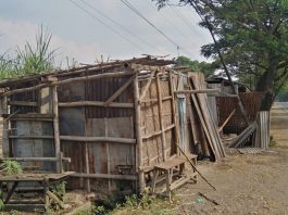 Terlihat warung masih berdiri di pinggir jalan raya Pati-Kudus yang diduga sebagai tempat prostitusi