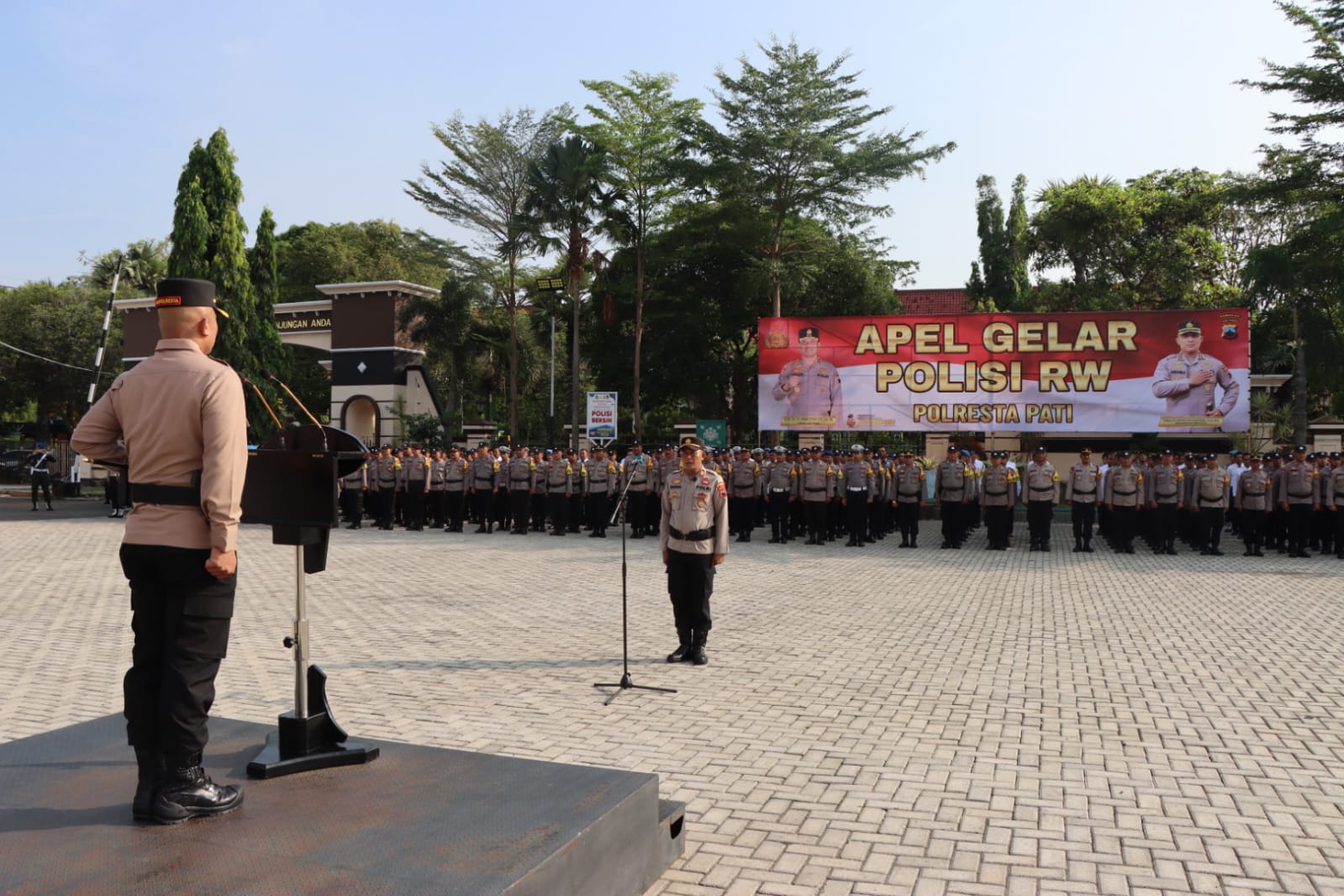 Kapolresta Pati Kombes Pol Andhika Bayu Adhittama memimpin apel peluncuran Polisi RW, Senin (5/6/2023)