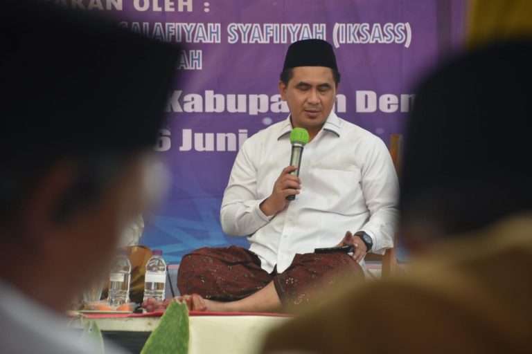 Wagub Jateng bersama KHR Azaim Bekali Seribuan Santri Rasa Cinta Tanah Air