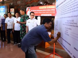 Foto: Penandatanganan salahsatu kades di Kudus