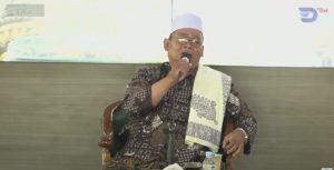 Foto: Pengasih Masjid Agung Demak Fathan saat mengisi istighosah