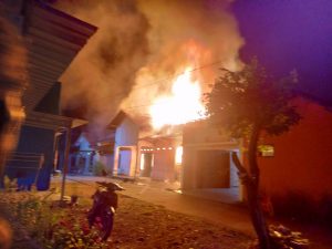 Api membakar sebuah pabrik krupuk di Sarirejo, Kecamatan/Kabupaten Pati