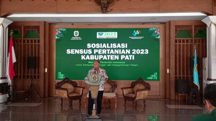 Penjabat Bupati Pati Henggar Budi Anggoro saat membuka sosialisasi sensus pertanian 2023 di Pendopo, Selasa (13/6/2023)