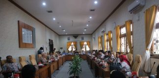 Audiensi permintaan insentif RT - RW di kantor DPRD Pati, Selasa (20/6/2023)