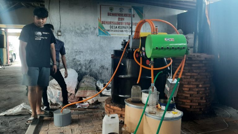 Keren, Bumdes di Grobogan Olah Sampah Plastik Jadi Bahan Bakar Minyak