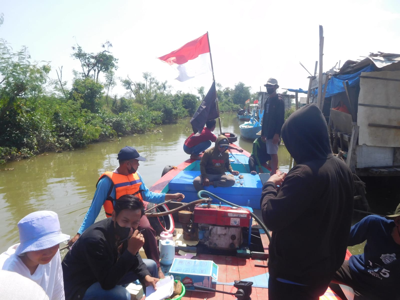 Salah satu kegiatan Jampisawan saat menyusuri Sungai Juwana