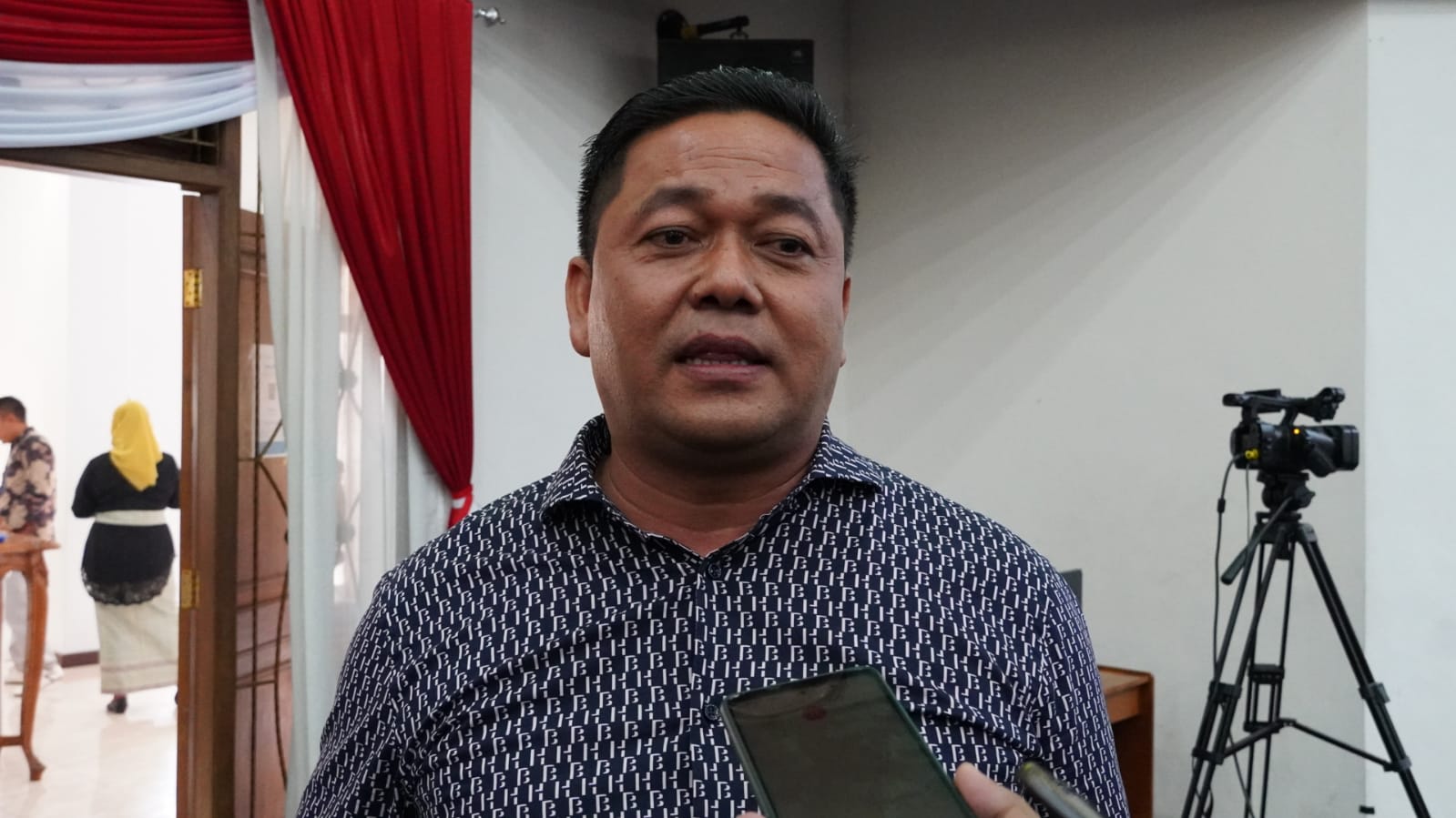 Ketua Dewan Perwakilan Rakyat Daerah (DPRD) Kabupaten Pati Ali Badruddin memberikan keterangan kepada wartawan