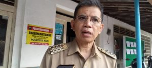 Camat Margoyoso Agus Purwanto saat memberikan keterangan mengenai persoalan yang membelit Kades Bulumanis Lor, Senin (26/6/2023)