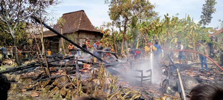 Lupa Matikan Kompor, Rumah di Tanggungharjo Grobogan Ludes Terbakar