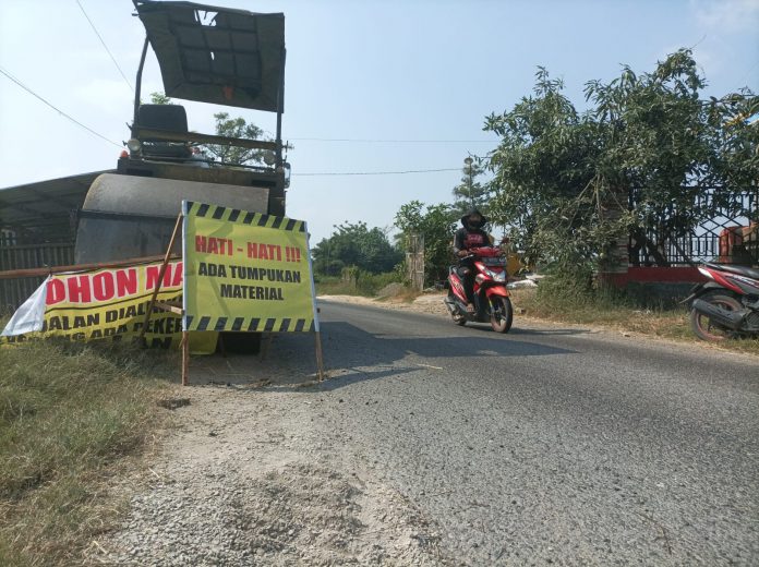 Ilustrasi perbaikan jalan rusak di Kabupaten Pati
