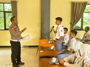 Satlantas Polresta Pati saat kegiatan Kasat Lantas Mengajar di SMA Negeri 1 Pati,, Kamis (13/7/2023) (Istimewa)