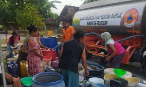 Bantuan Air Bersih Oleh BPBD Grobogan di Dusun Kemiri, Desa Depok, Kecamatan Toroh, Kabupaten Grobogan pada Jum'at (14/7/2023)