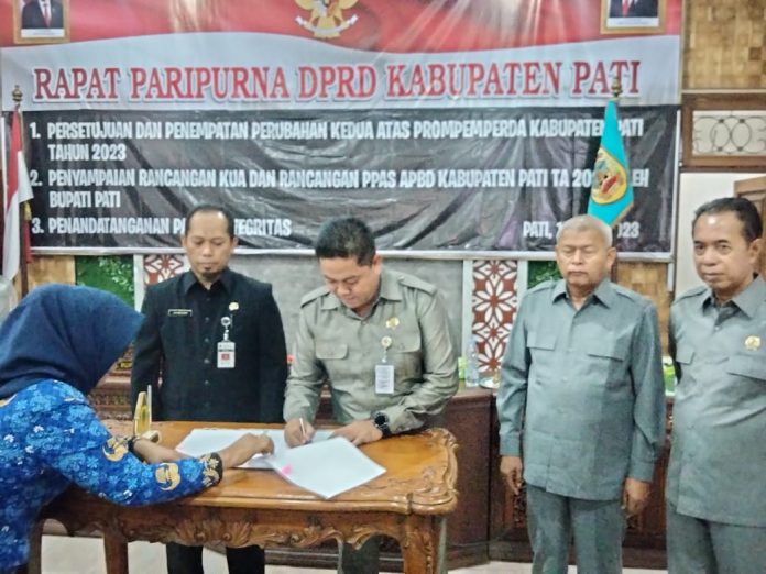 Penandatanganan pakta integritas perubahan propemperda Kabupaten Pati tahun anggaran 2023