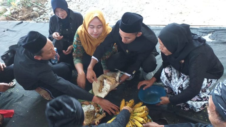 Tradisi Budaya 1 Muharram di Makam Nyai Ageng Kenduruan