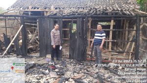 Rumah terbakar di Geyer pada Minggu (23/7/2023)