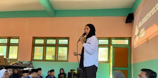 Duta Genre tahun 2022 Utari Widyaningrum memberikan sosialisasi kepada peserta