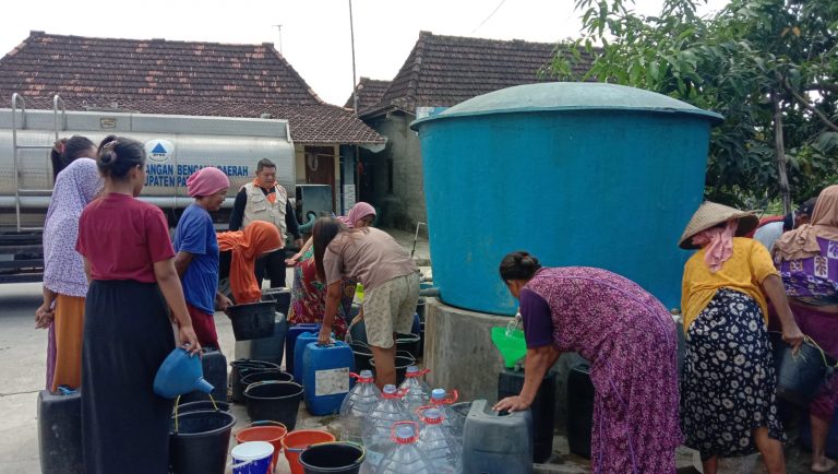 Kekeringan, BPBD Pati Droping Air Bersih ke Dua Desa di Jaken