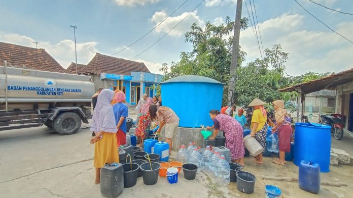 BPBD Kabupaten Pati tengah mengirim bantuan air bersih bagi masyarakat
