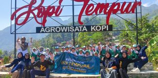 Foto bersama tim KKN Tempura IPMAFA